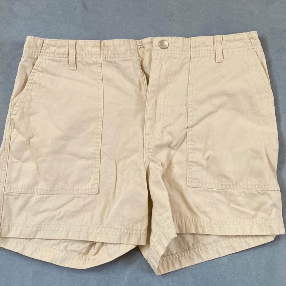 BDG Long Pocket Shorts, Cream Color, Size Large